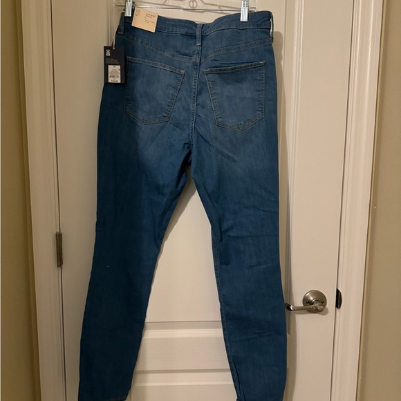 Size 12  high rise skinny jeans. 31” waist - Picture 6 of 6